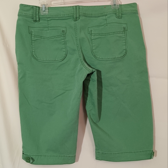 Mossimo supply co. Size 13 mid rise long green shorts/ capris/ bermuda - Picture 8 of 14